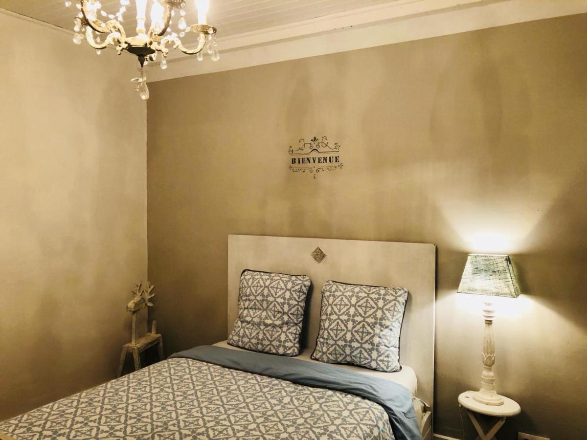 Chambre d'hôte équestre Au petit bonheur Chateldon Extérieur photo