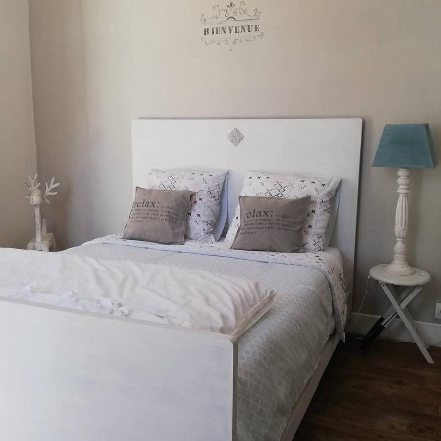 Chambre d'hôte équestre Au petit bonheur Chateldon Extérieur photo